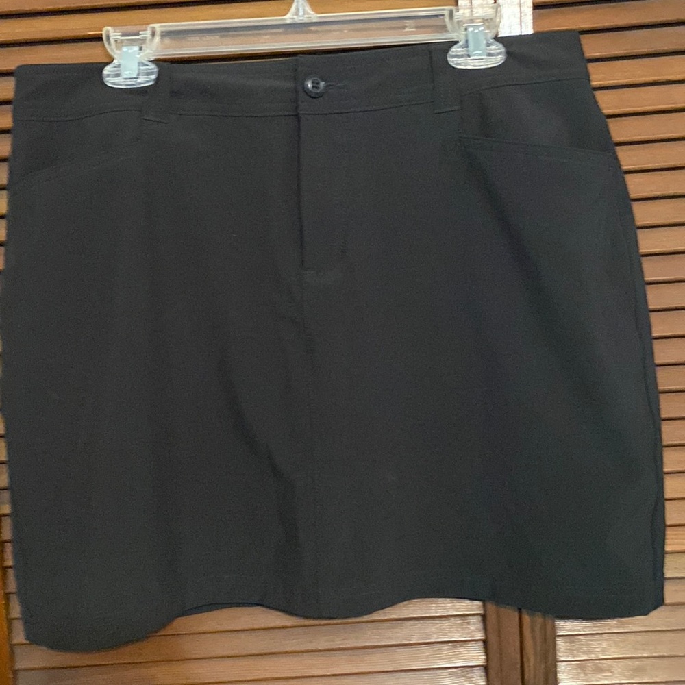 Black Eddie Bauer skirt with shorts under. Great condition.
